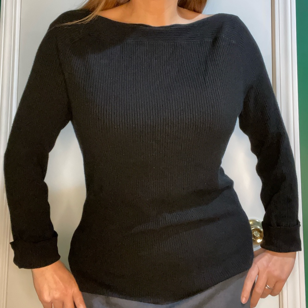 Ribbed black top